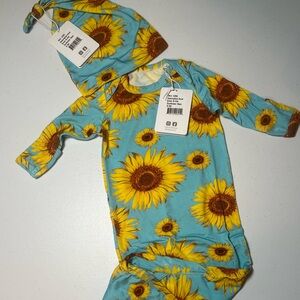 Sunflower Print Baby gown and hat 0-3 months